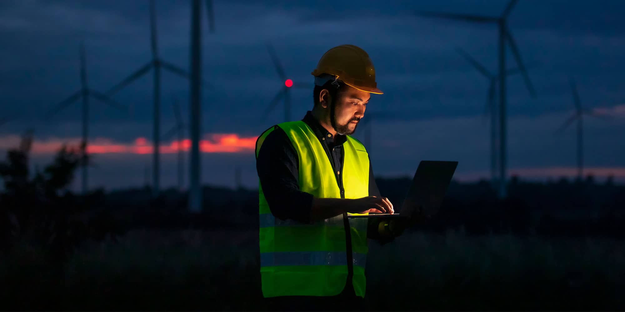 Trabajador de la construcción en un parque eólico
