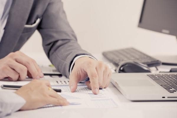 How to become a management consultant