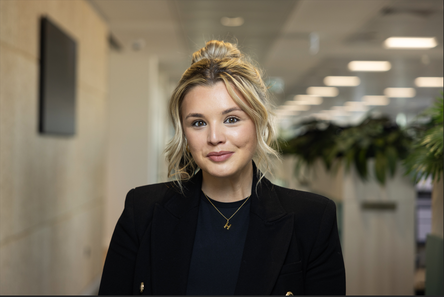 Hollie Etchells headshot