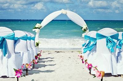 Wedding on beach by ocen